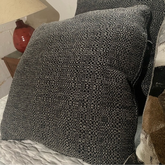 Geometric Pattern Throw Pillow (4) - Picture 2 of 4